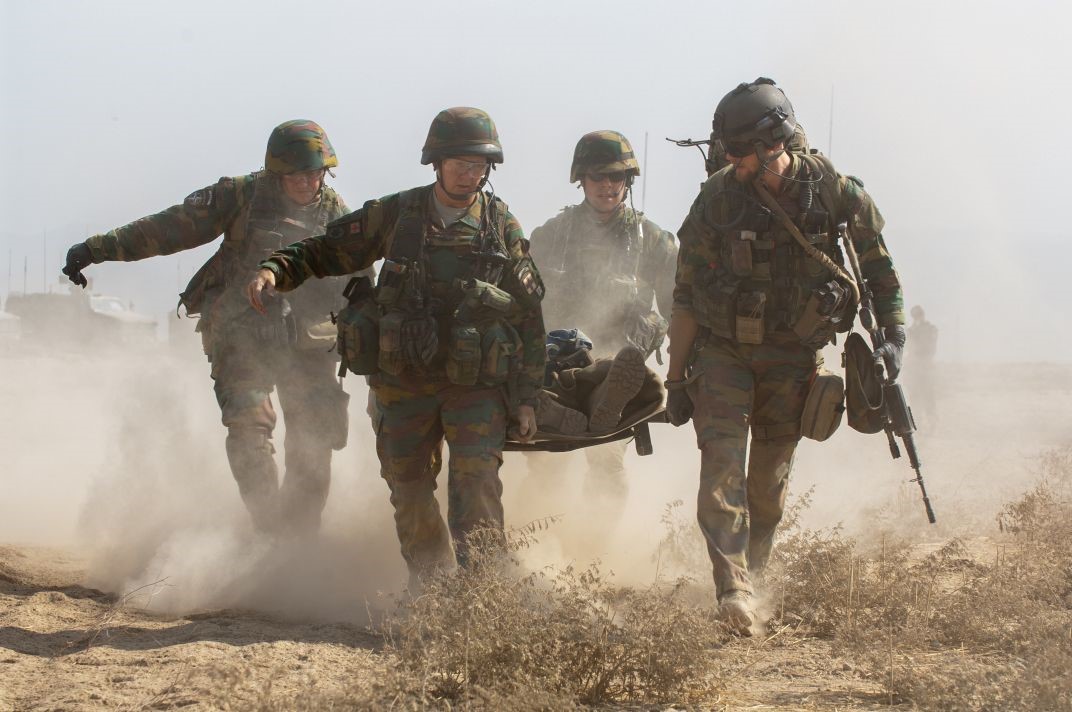 Afvoer gekwetste militair